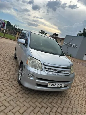 Toyota Noah 2006 Silver