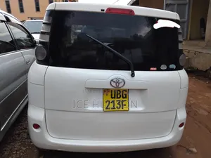 Toyota Sienta 2007 White
