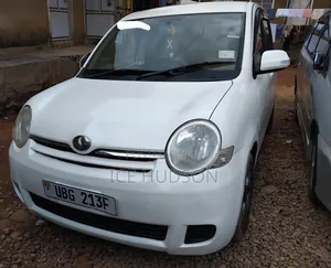 Toyota Sienta 2007 White