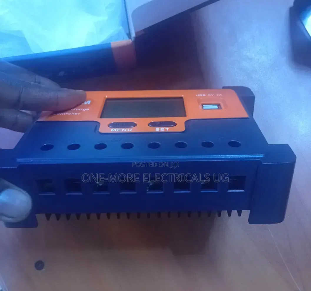 Genuine PWM Charge Controller 50a/12v/24/48volts.