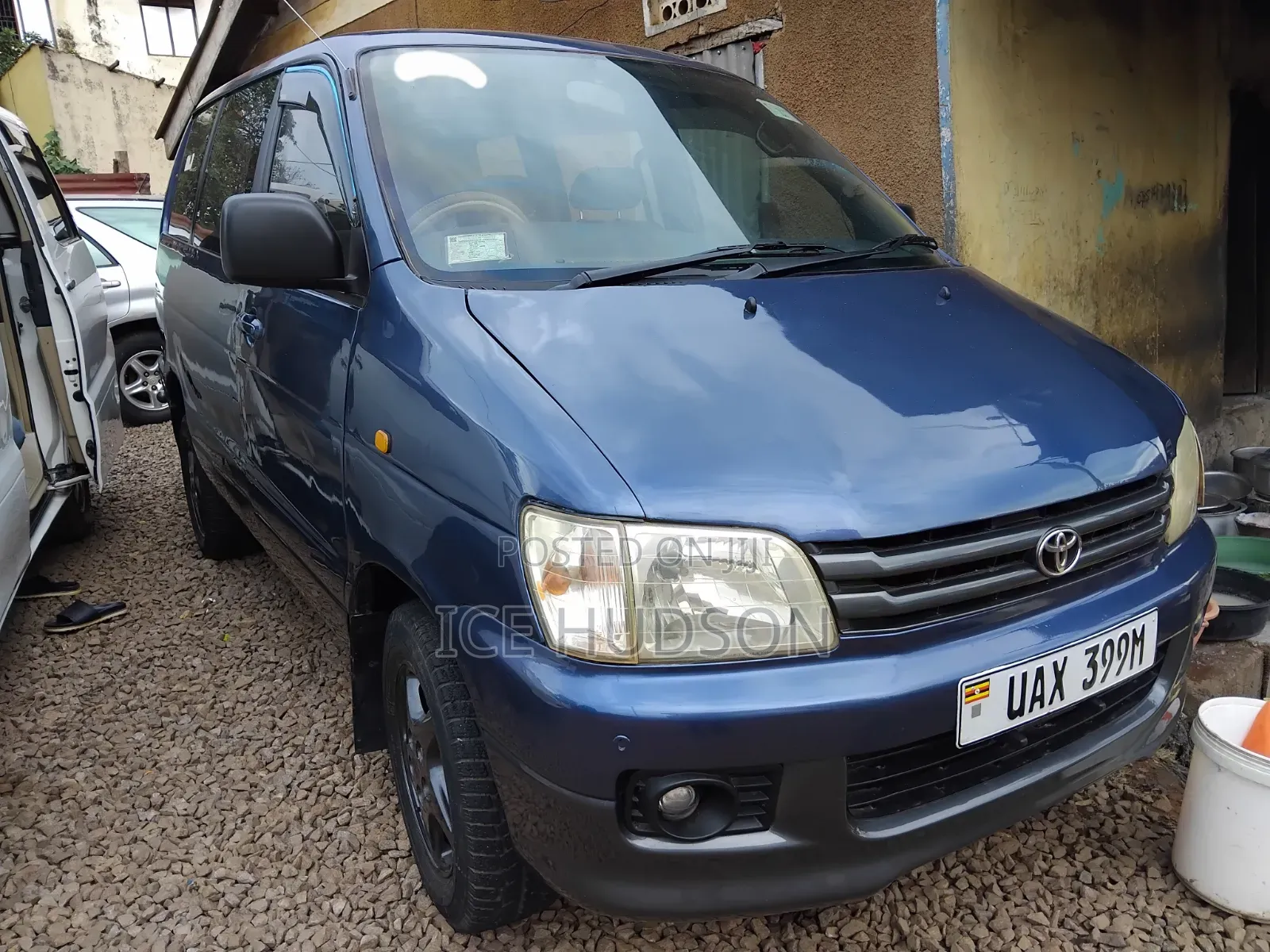 Toyota TownAce Noah 2001