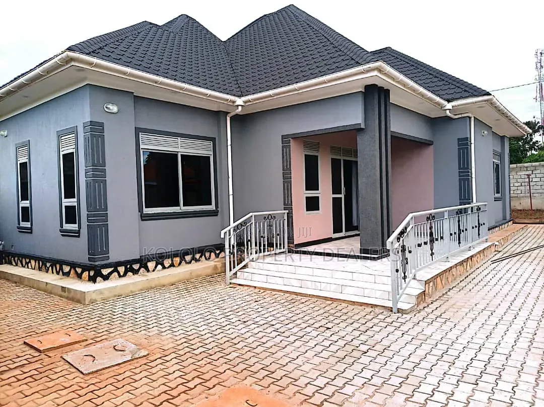 3bdrm Bungalow in Kitende Kitovu, Central Division for sale