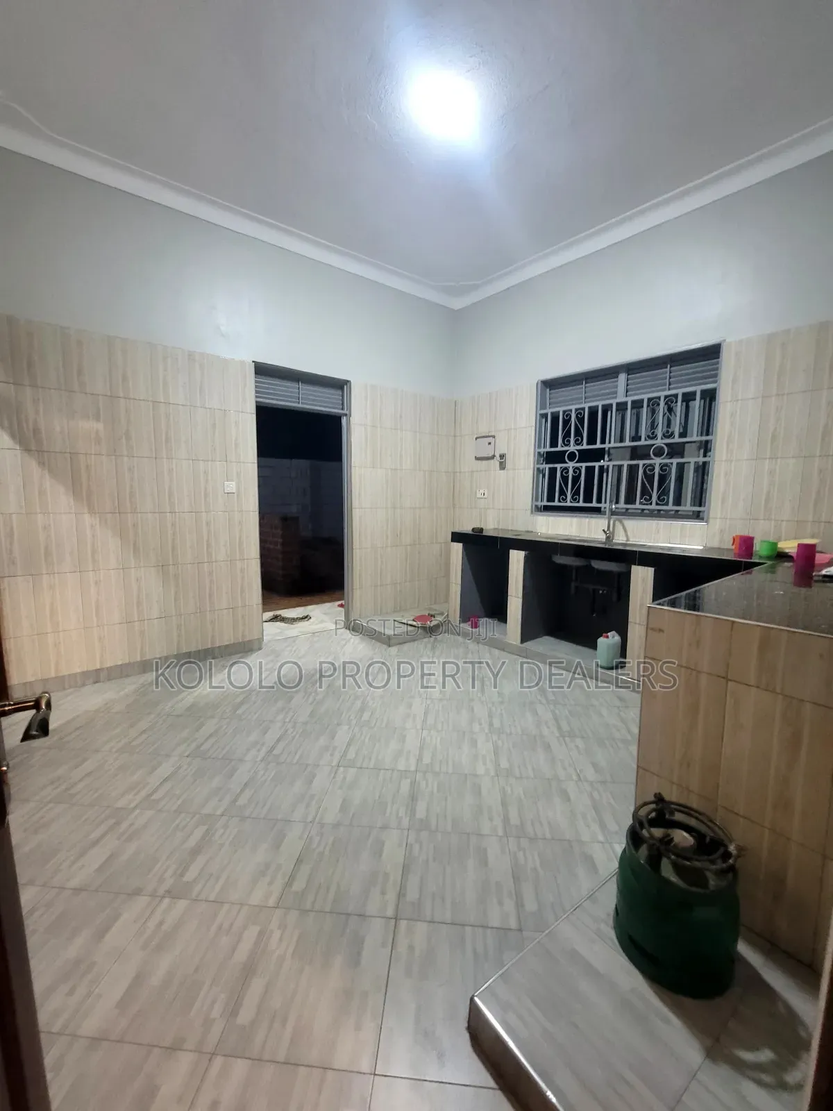 3bdrm Bungalow in Kitende Kitovu, Central Division for sale