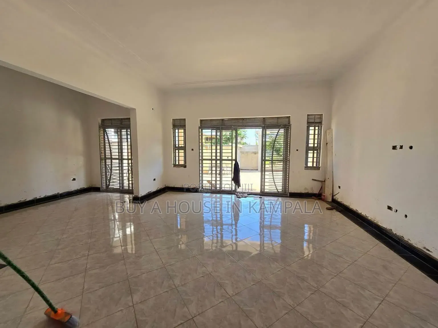 4bdrm Bungalow in Mbalwa Estate, Kira for sale