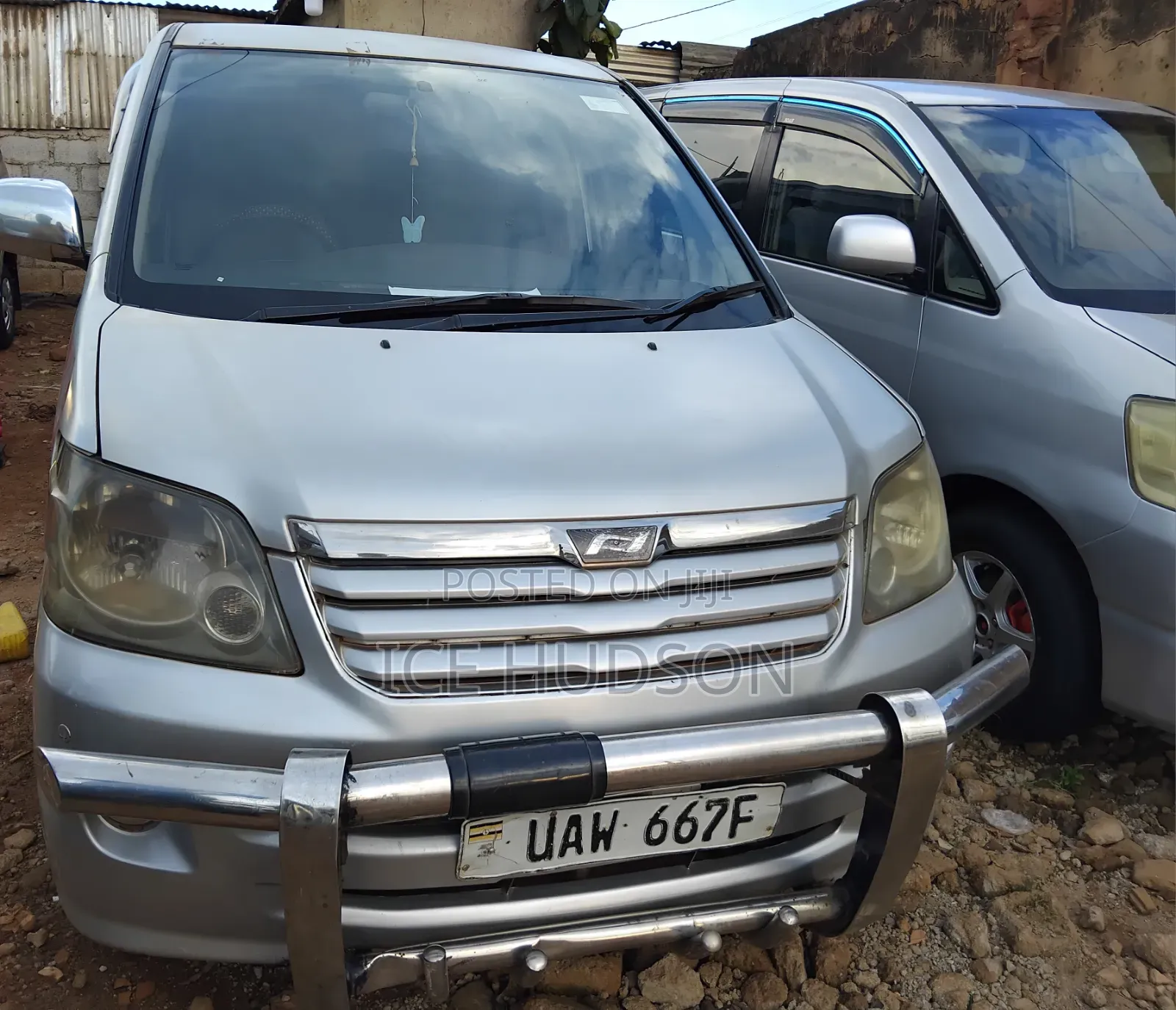 Toyota Noah 2004 Gray