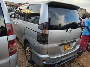 Toyota Noah 2004 Gray