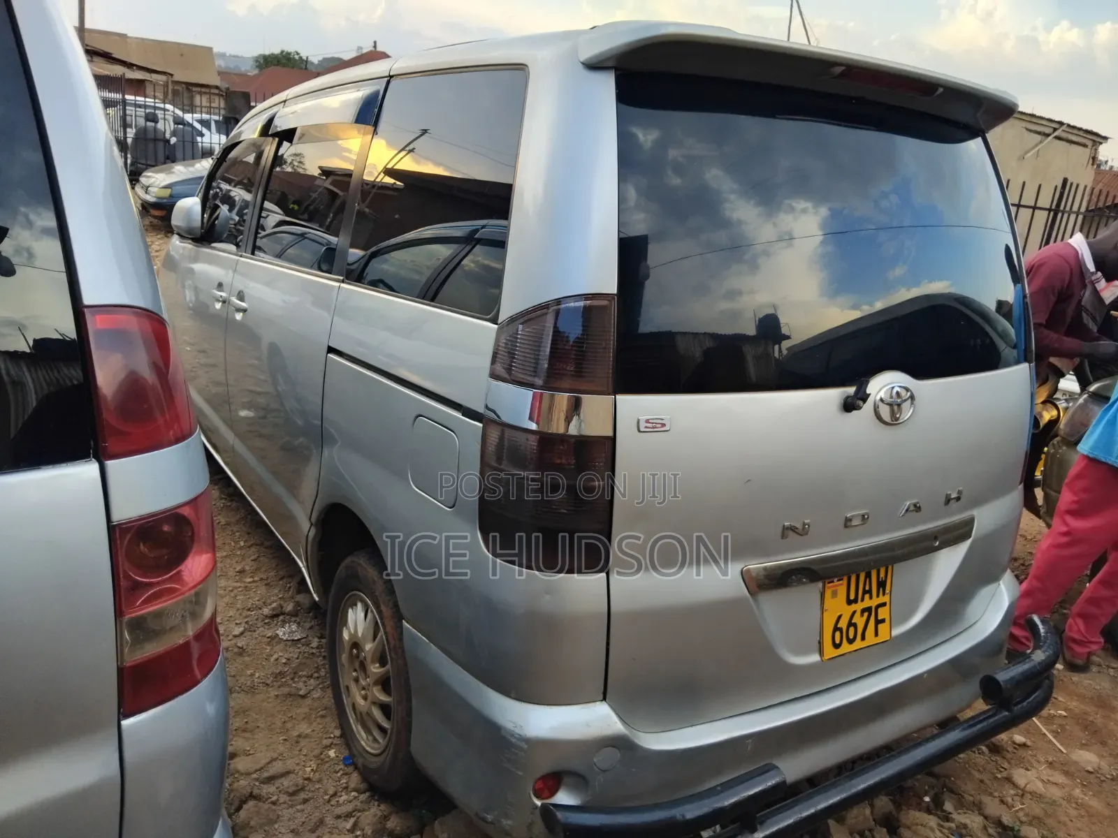 Toyota Noah 2004 Gray
