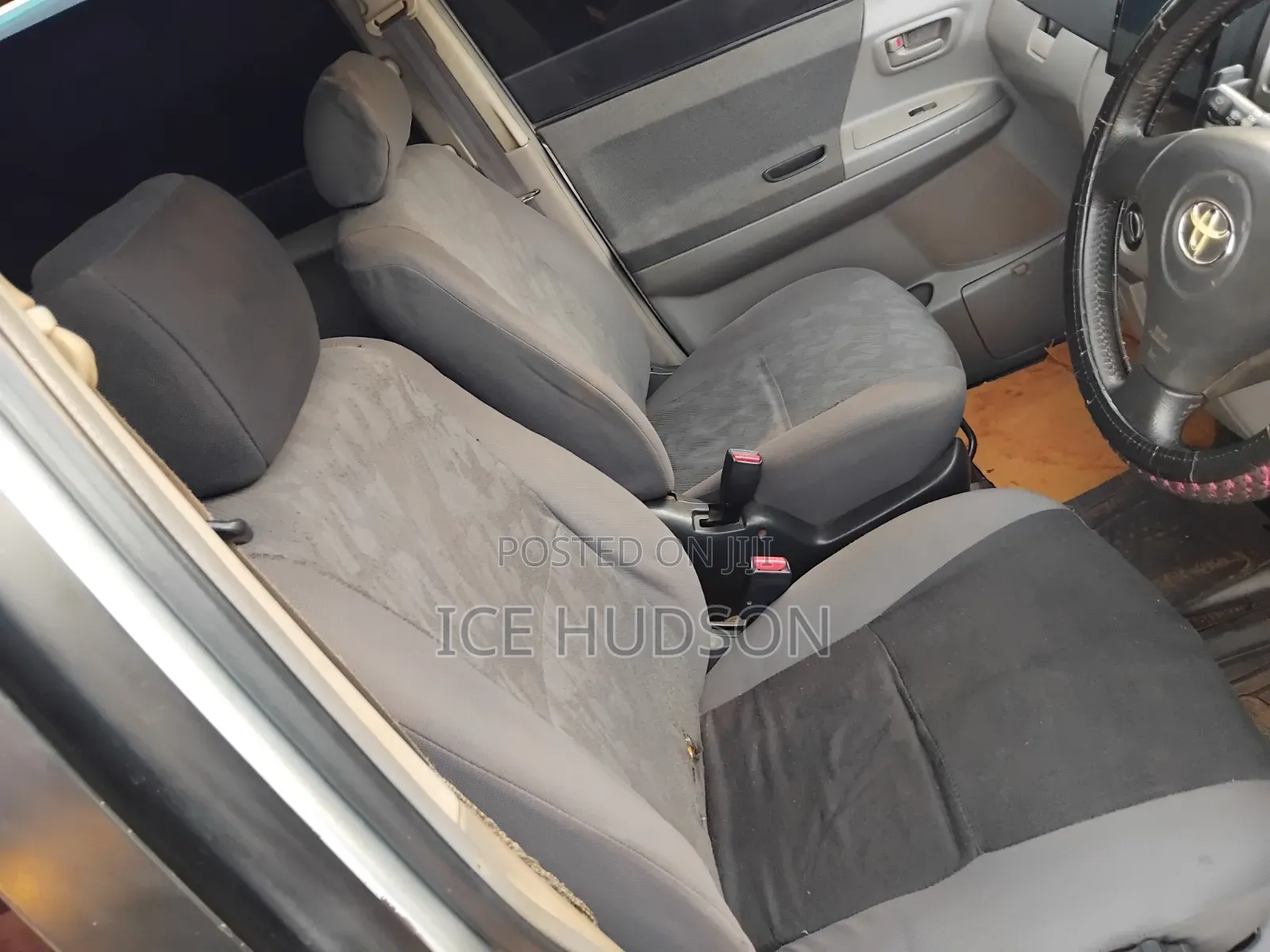 Toyota Noah 2004 Gray