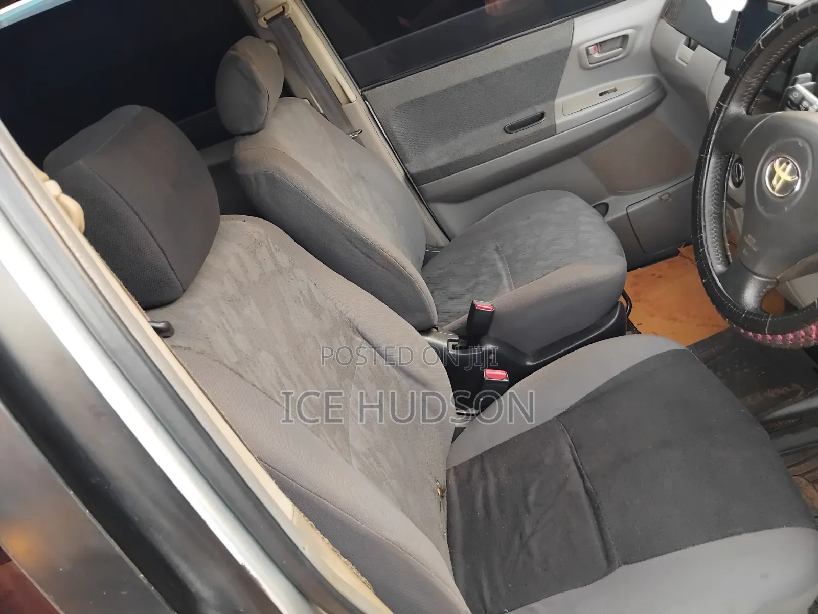 Toyota Noah 2004 Gray