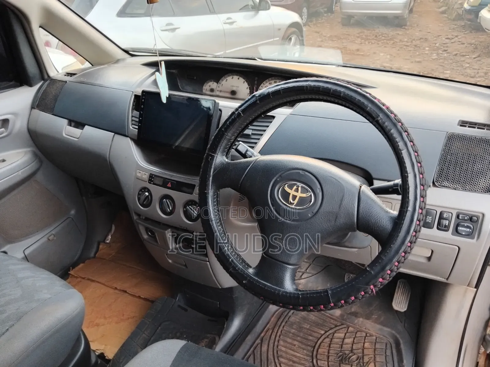 Toyota Noah 2004 Gray