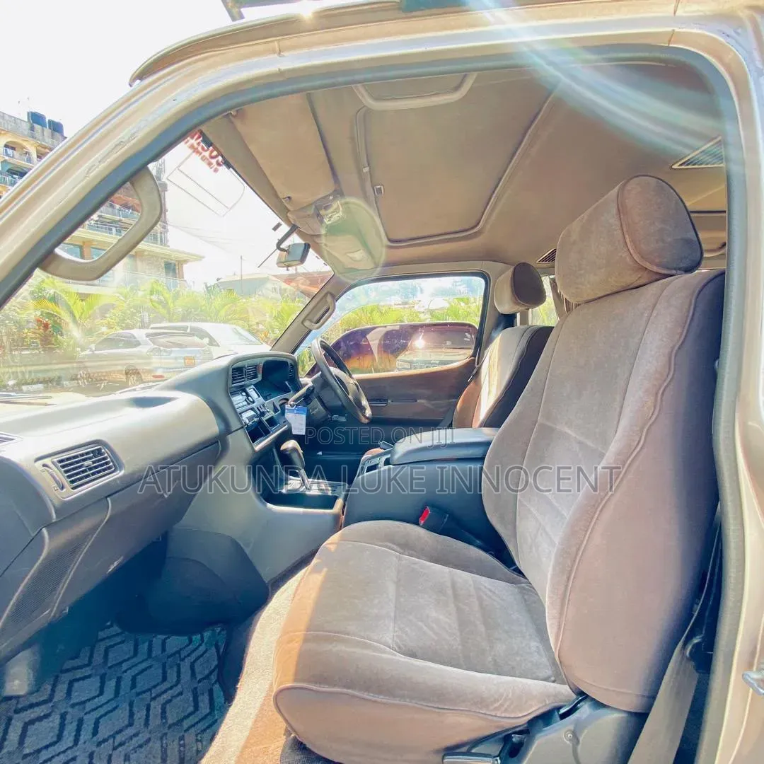 Toyota Grand HiAce 2002 Gray