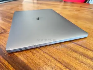 Laptop Apple MacBook Pro 2017 16GB Intel Core i7 SSD 256GB