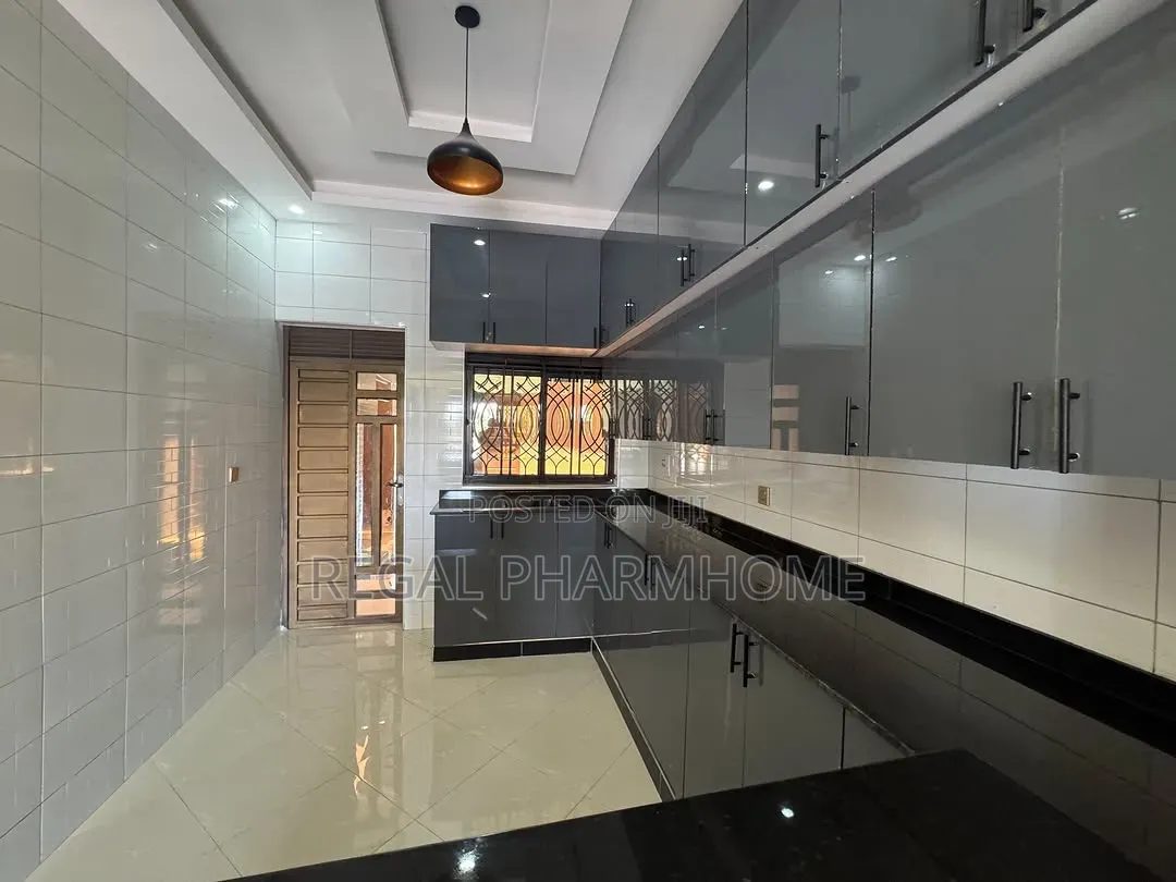 4bdrm Bungalow in Kira Sonde, Central Division for sale