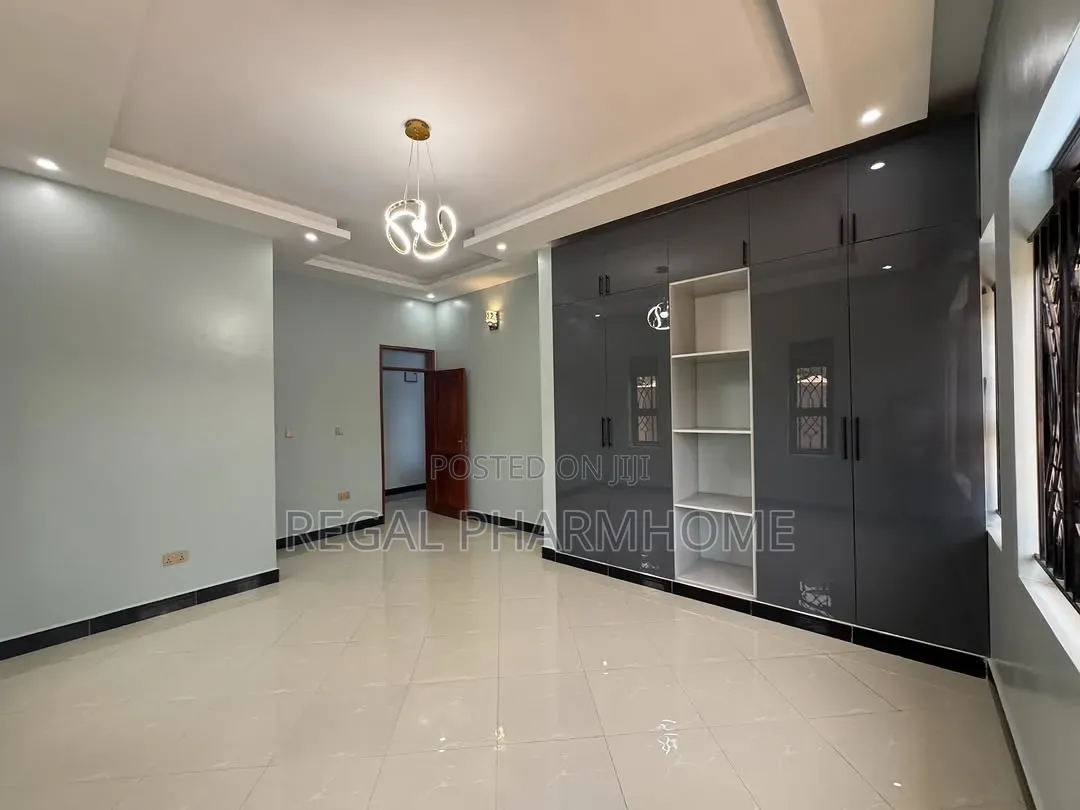4bdrm Bungalow in Kira Sonde, Central Division for sale