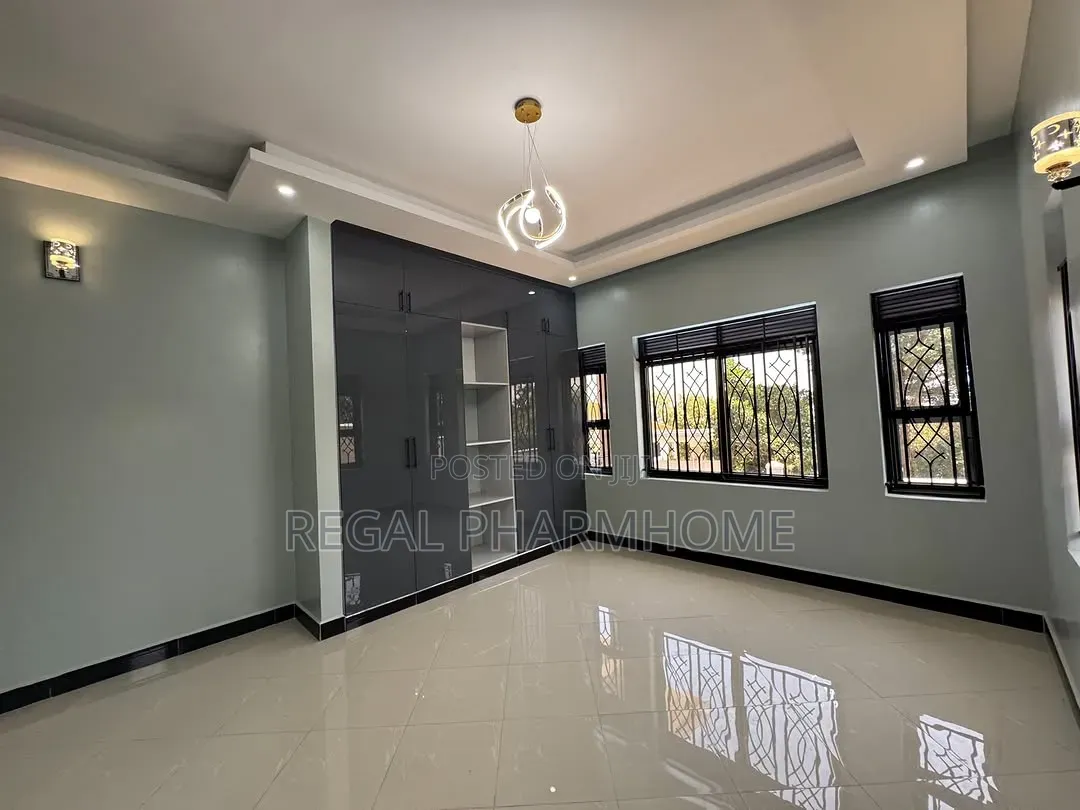 4bdrm Bungalow in Kira Sonde, Central Division for sale