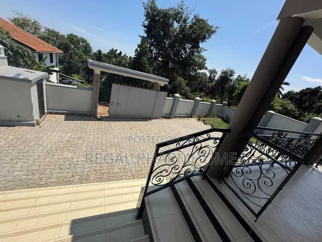 4bdrm Bungalow in Kira Sonde, Central Division for sale