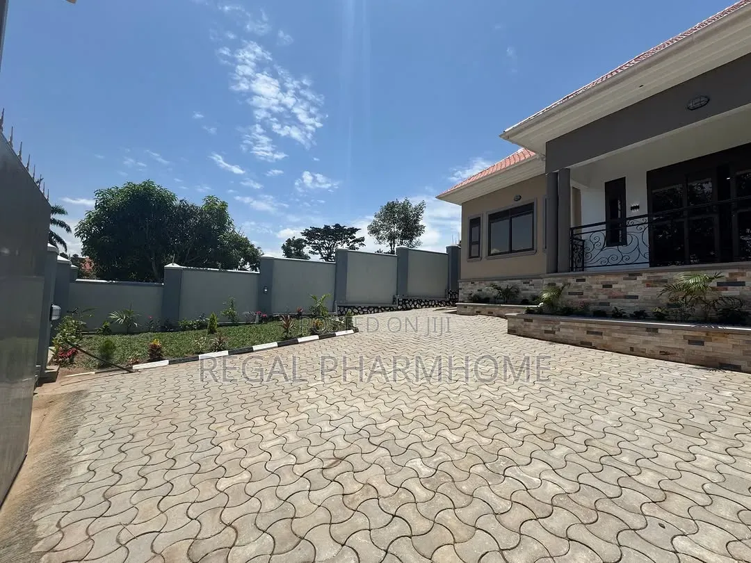 4bdrm Bungalow in Kira Sonde, Central Division for sale