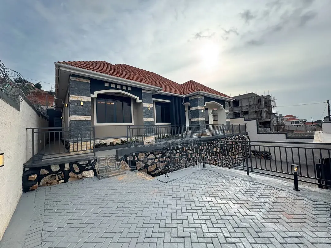 4bdrm Bungalow in Kira, Central Division for sale