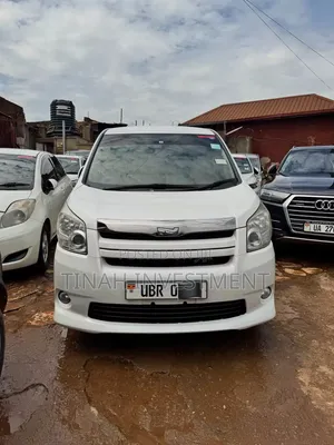 Toyota Noah 2010 White