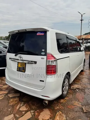 Toyota Noah 2010 White