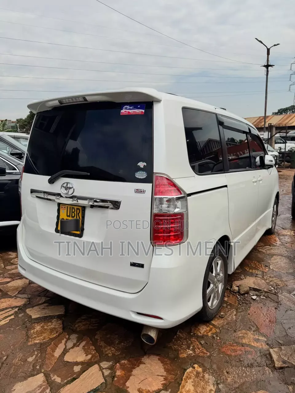 Toyota Noah 2010 White