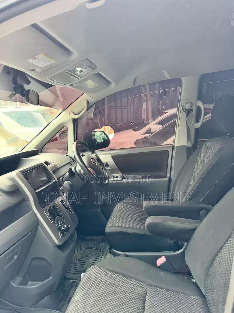 Toyota Noah 2010 White