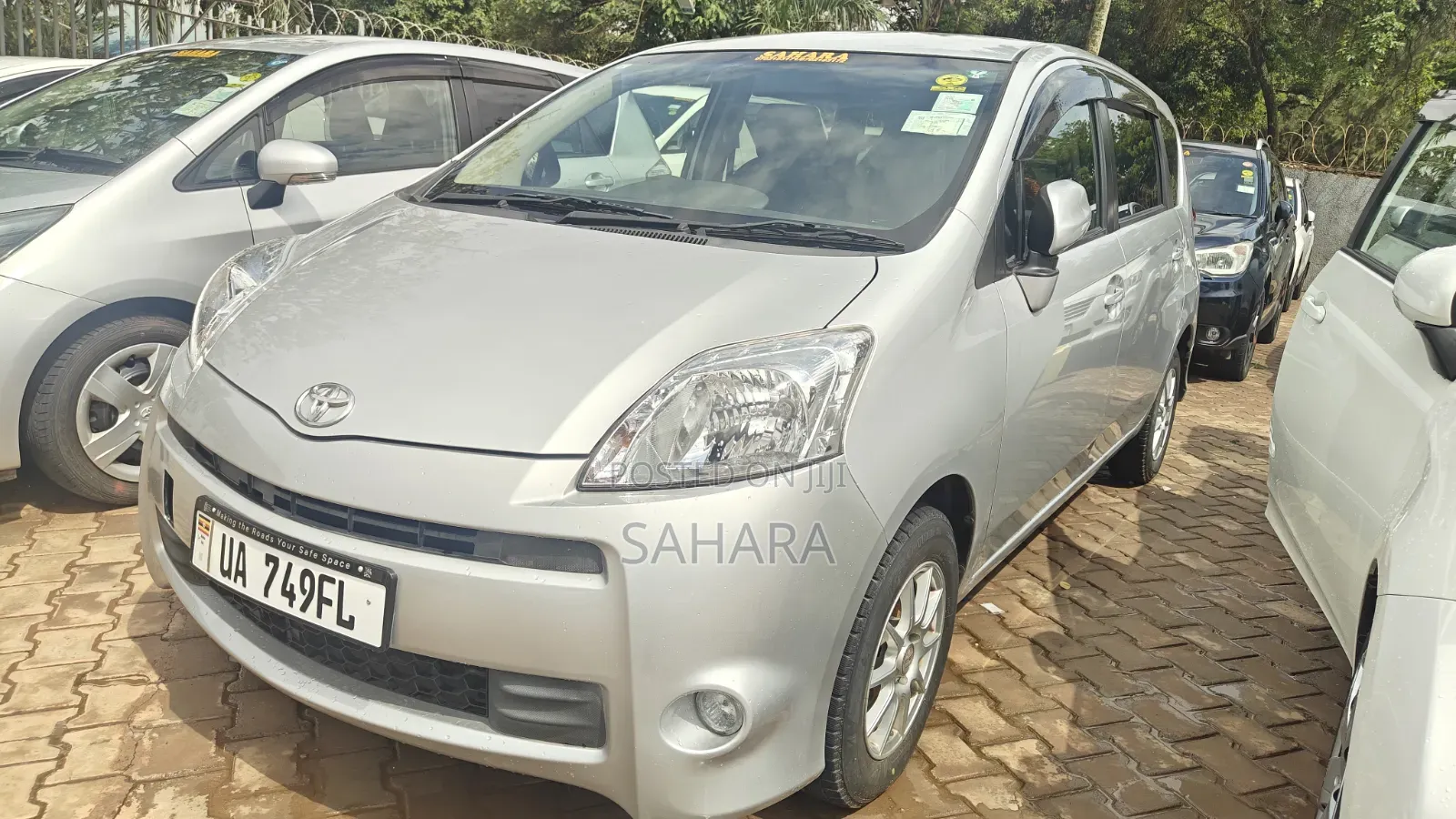 Toyota Passo Sette 2011 Silver