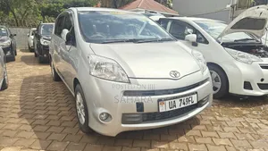 Toyota Passo Sette 2011 Silver