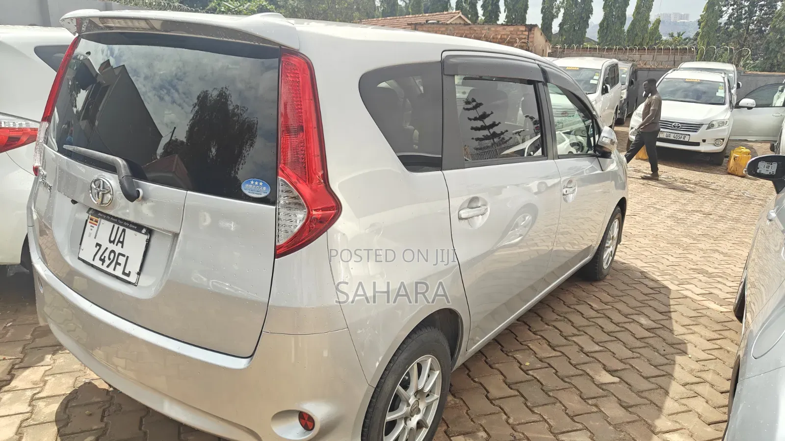 Toyota Passo Sette 2011 Silver