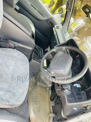 Toyota HiAce 2006 White