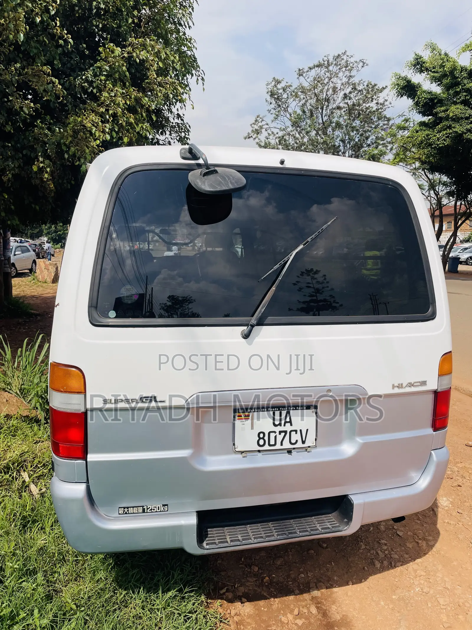 Toyota HiAce 2006 White