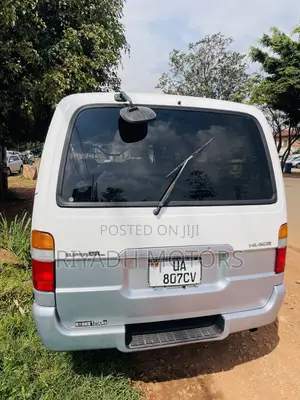 Toyota HiAce 2006 White
