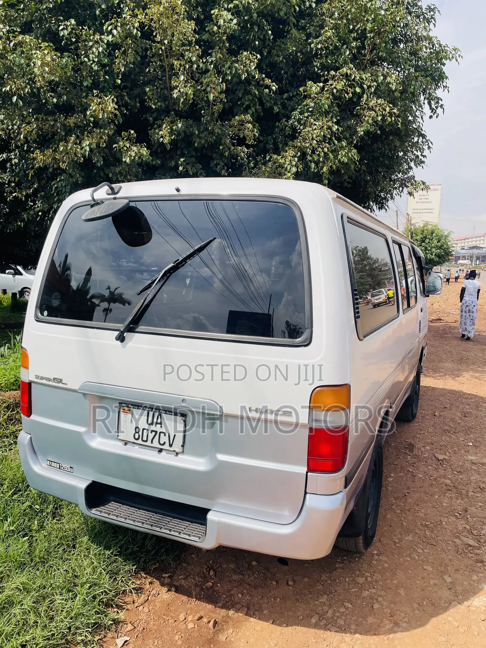 Toyota HiAce 2006 White