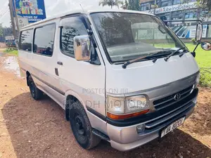 Toyota HiAce 2006 White
