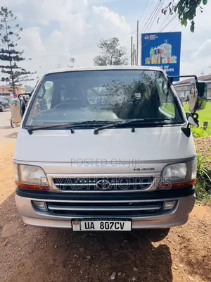 Toyota HiAce 2006 White
