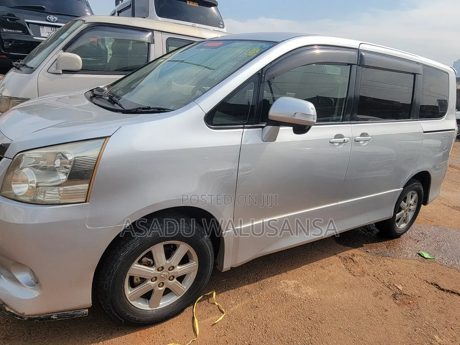 Toyota Noah 2010 Silver