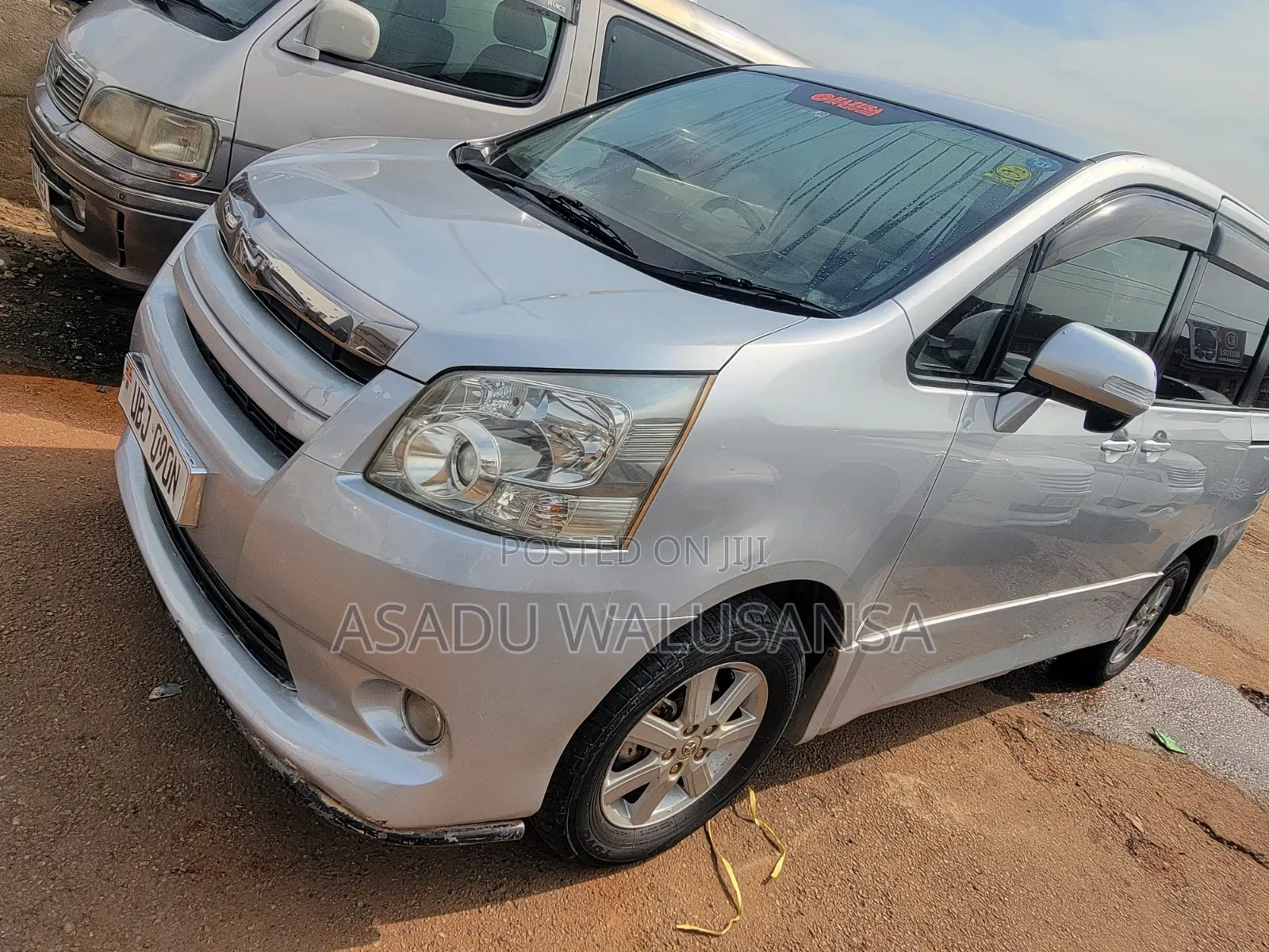 Toyota Noah 2010 Silver