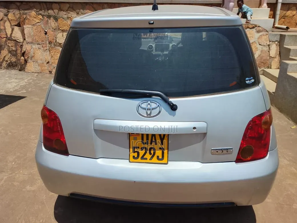 Toyota IST 2002 Silver