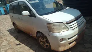 Toyota Noah 2.0 FWD (8 Seater) 2003 White