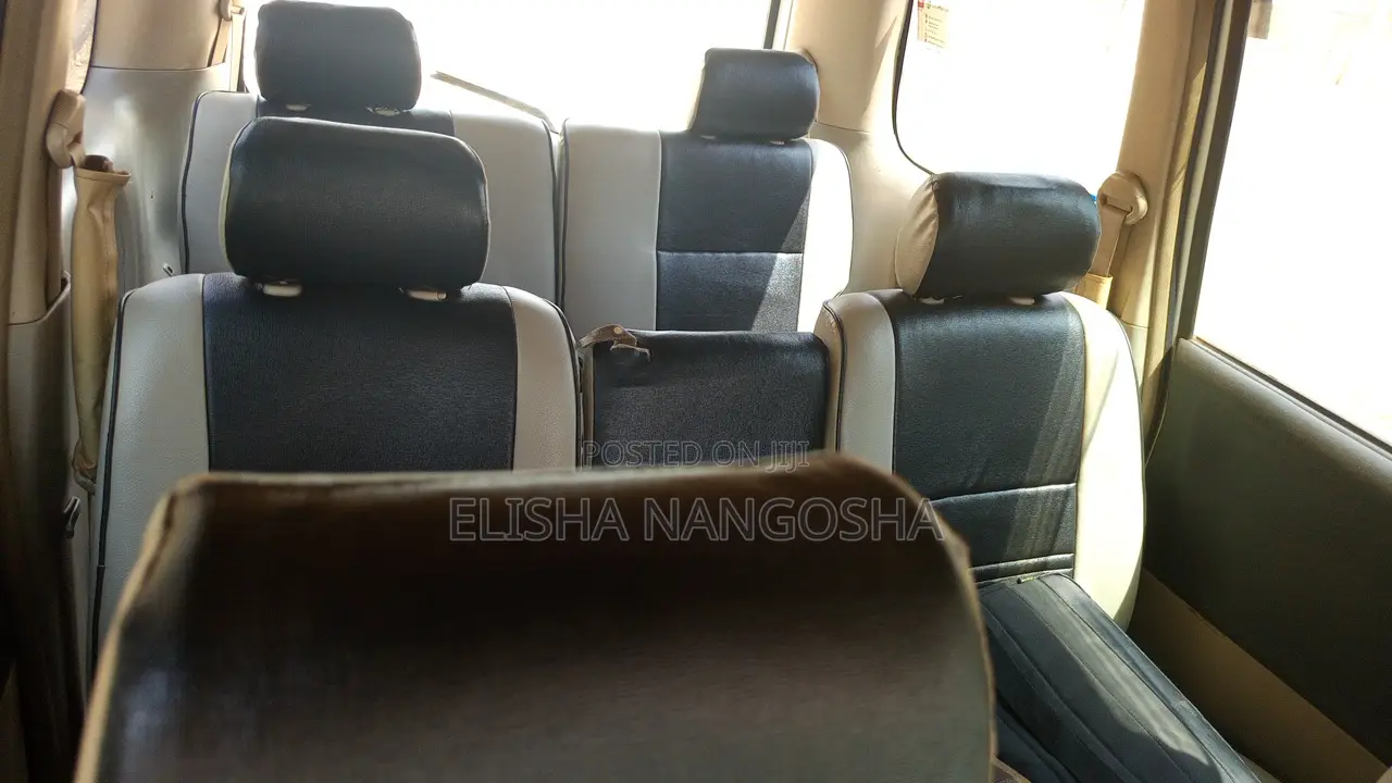 Toyota Noah 2.0 FWD (8 Seater) 2003 White