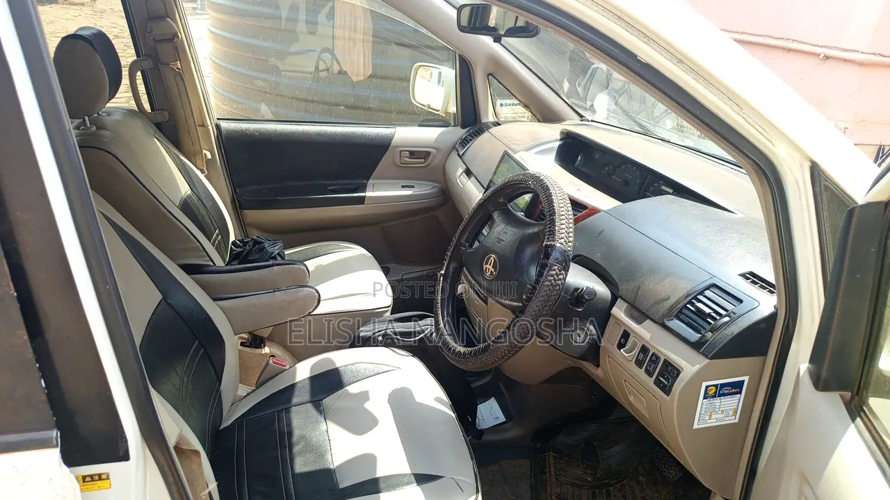 Toyota Noah 2.0 FWD (8 Seater) 2003 White