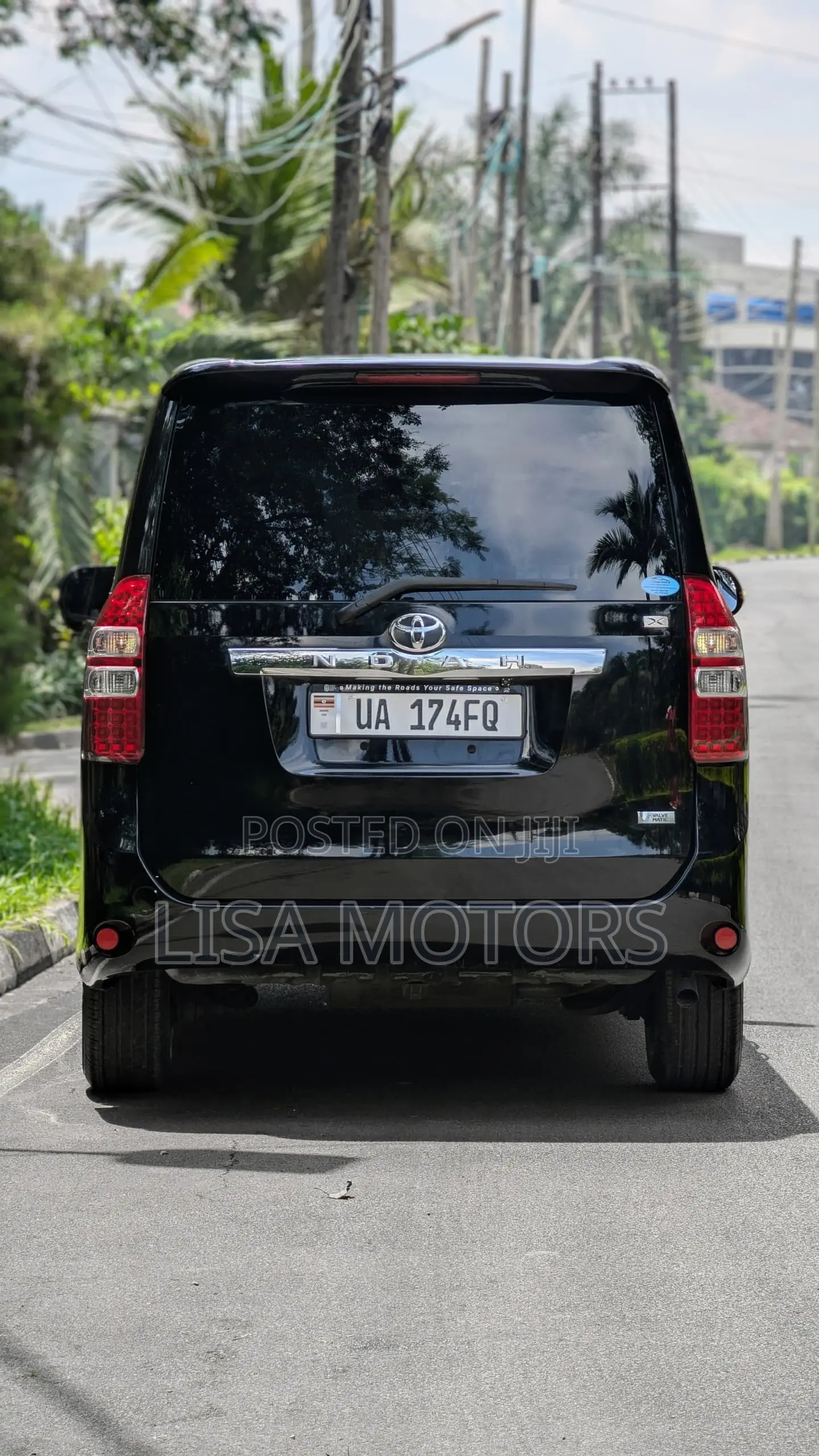 Toyota Noah 2.0 143hp AWD (7 Seater) 2011 Black
