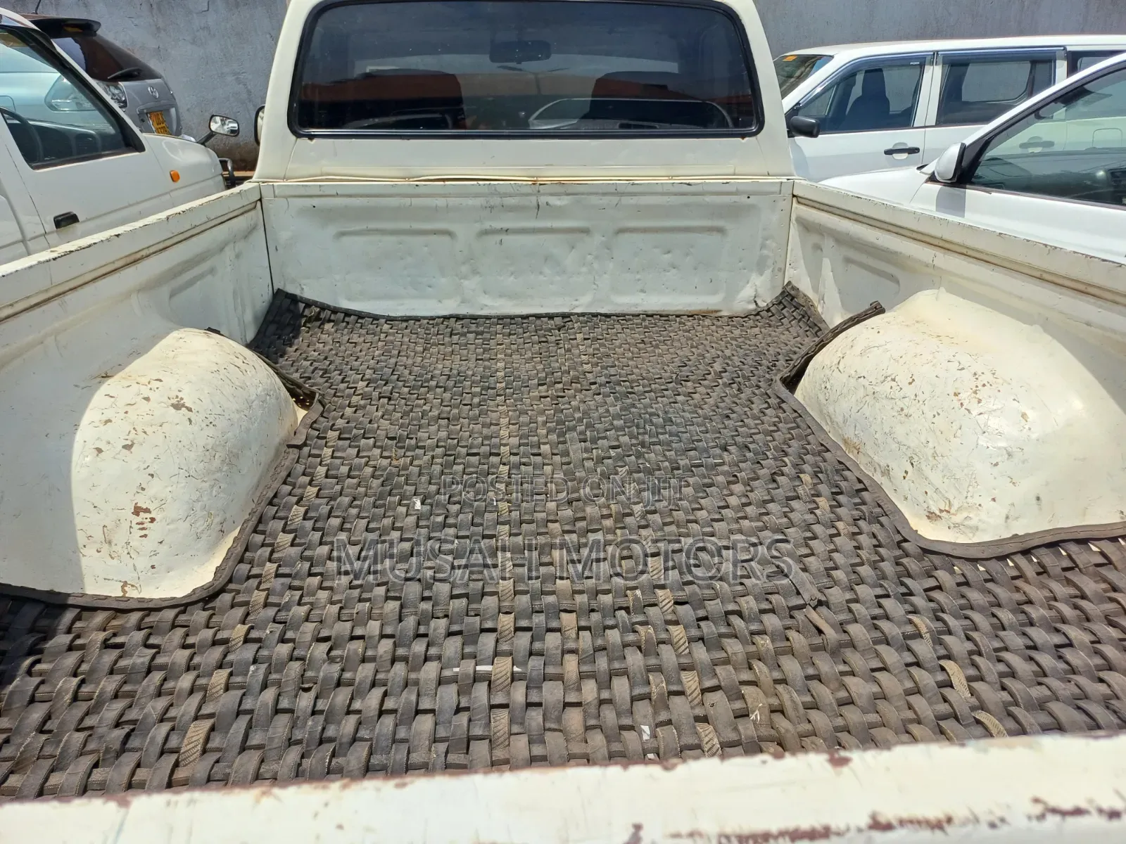 Toyota Hilux 1998 White