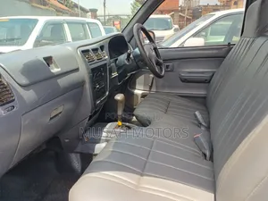 Toyota Hilux 1998 White