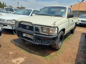 Toyota Hilux 1998 White
