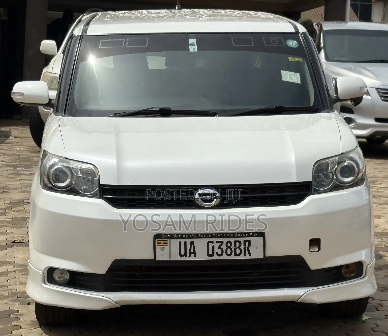 Toyota Corolla Rumion Hatchback 1.5 FWD 2012 White