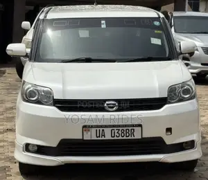 Toyota Corolla Rumion Hatchback 1.5 FWD 2012 White