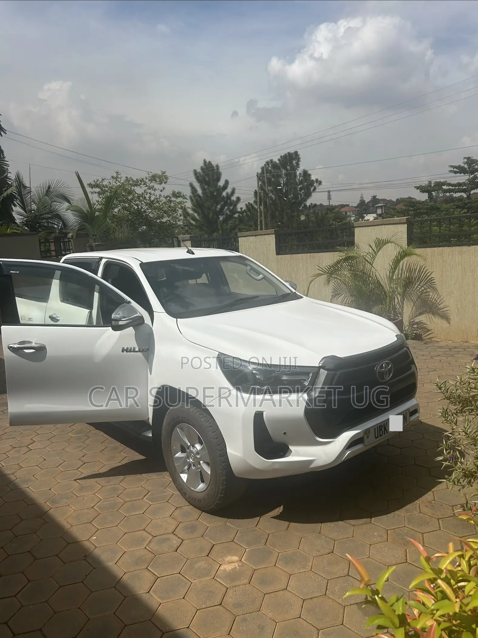 Toyota Hilux 2021 White