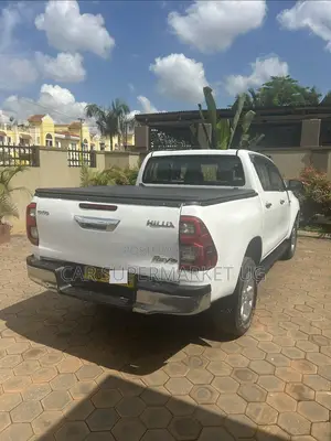 Toyota Hilux 2021 White