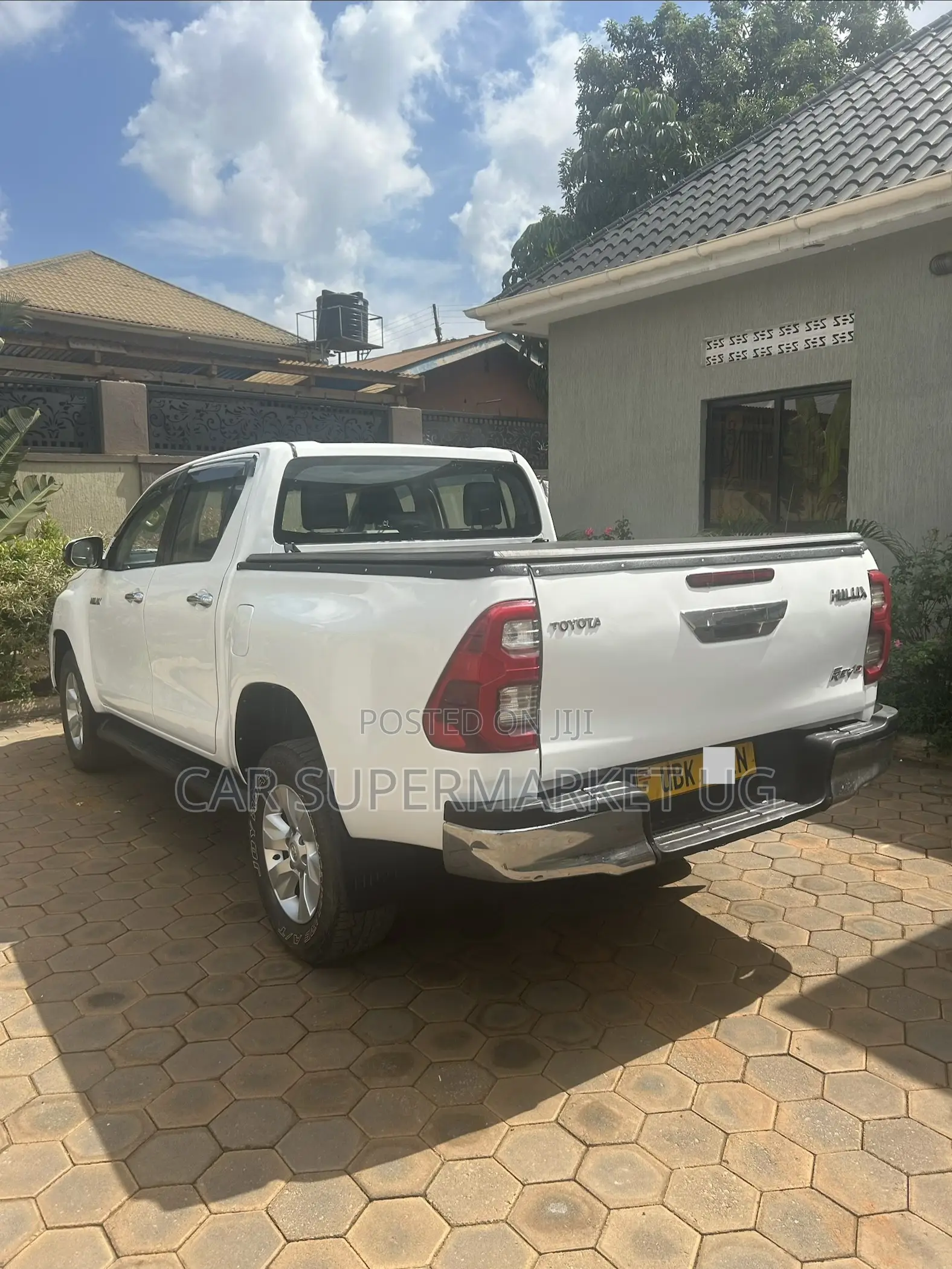Toyota Hilux 2021 White